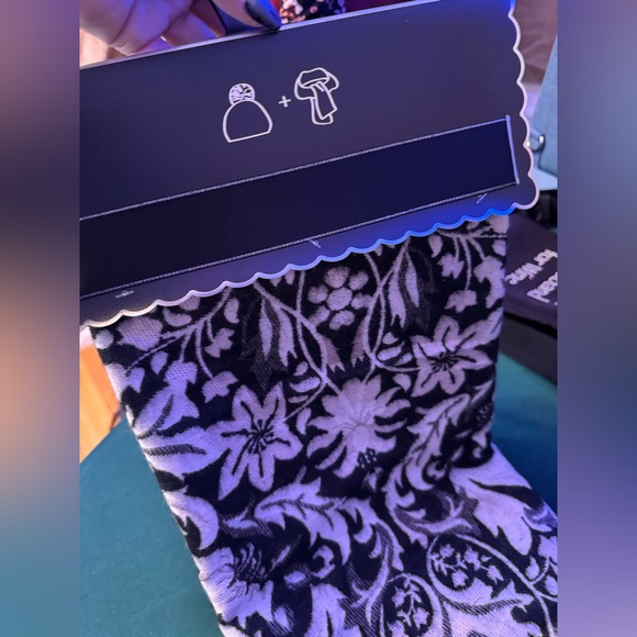 Vince Camuto Hat and Scarf Super Soft Gift Set! NWT - Picture 4 of 4